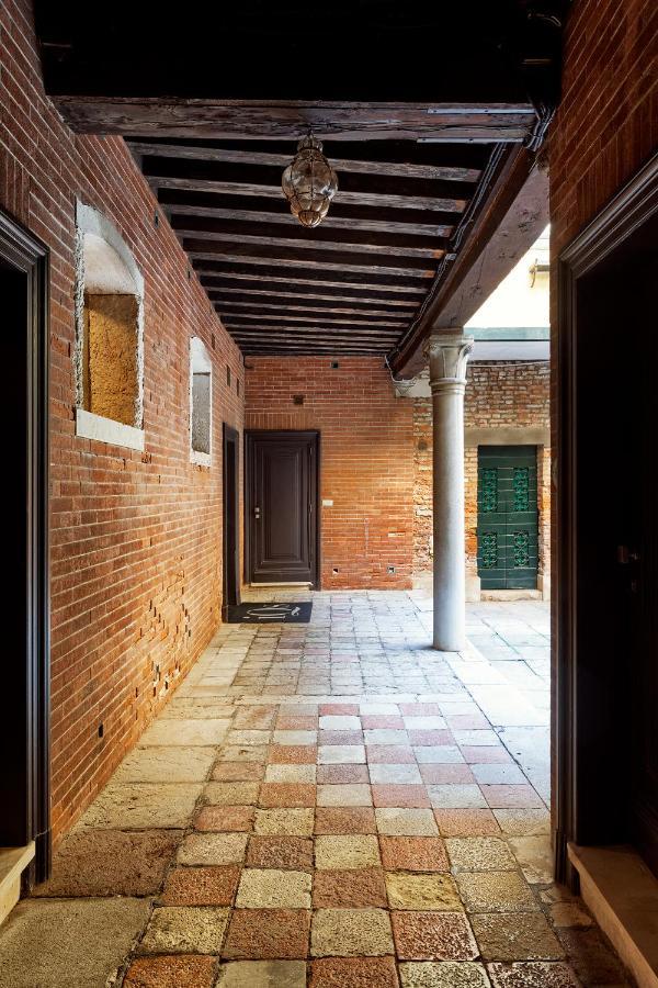 Апартаменты Charming House Iqs Венеция Экстерьер фото